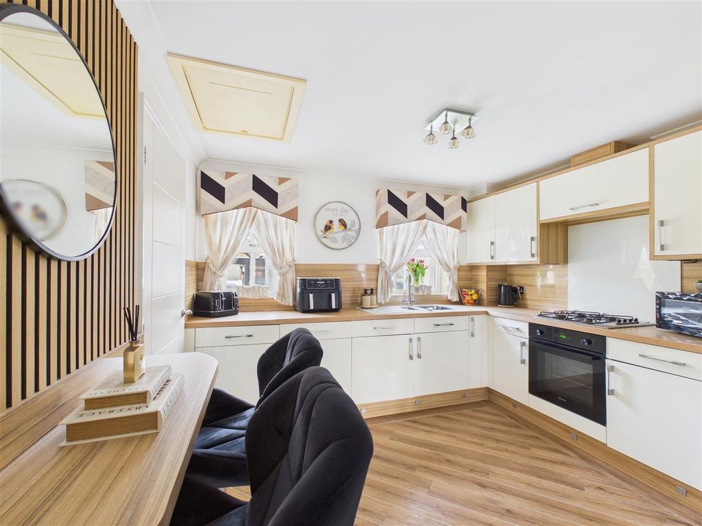 Property photo 2 of 28 Cam04090G0-Pr0170-Still017.Jpg