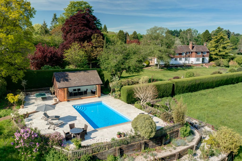 Property photo 1 of 27