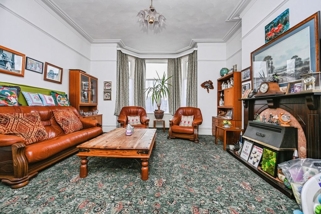 Property photo 2 of 20 Pbox-Img.Jpg