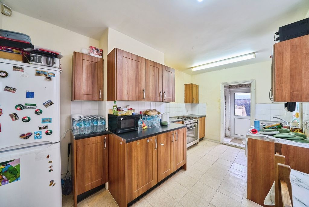 Property photo 3 of 17 Photo