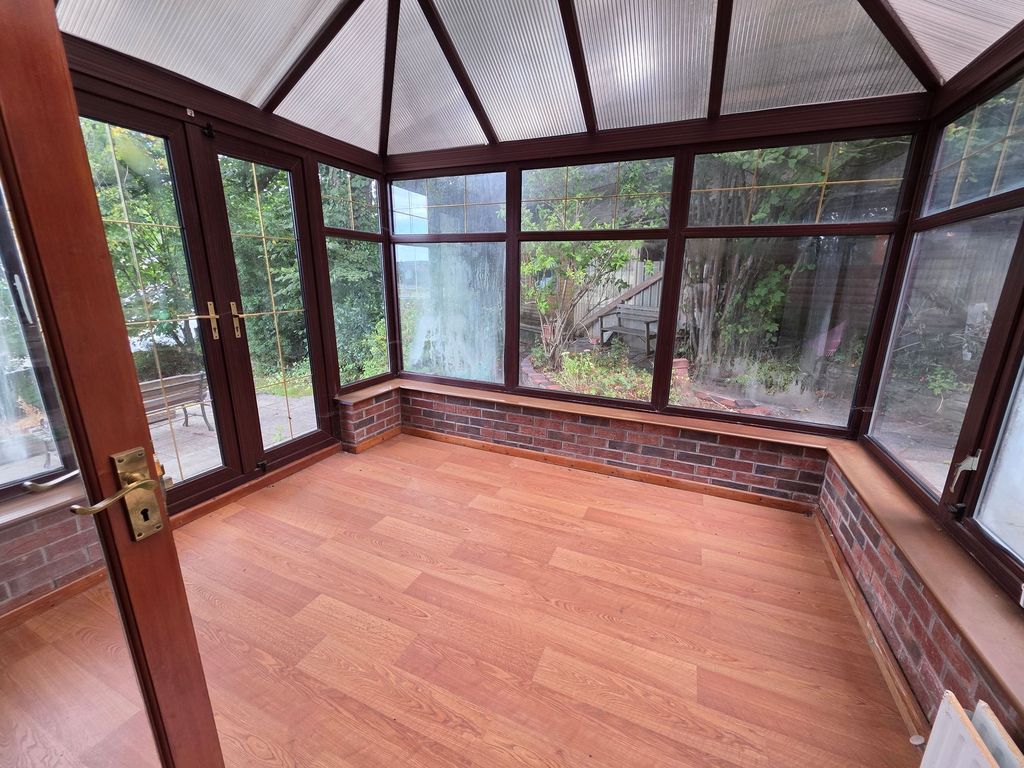 Property photo 3 of 22 Conservatory