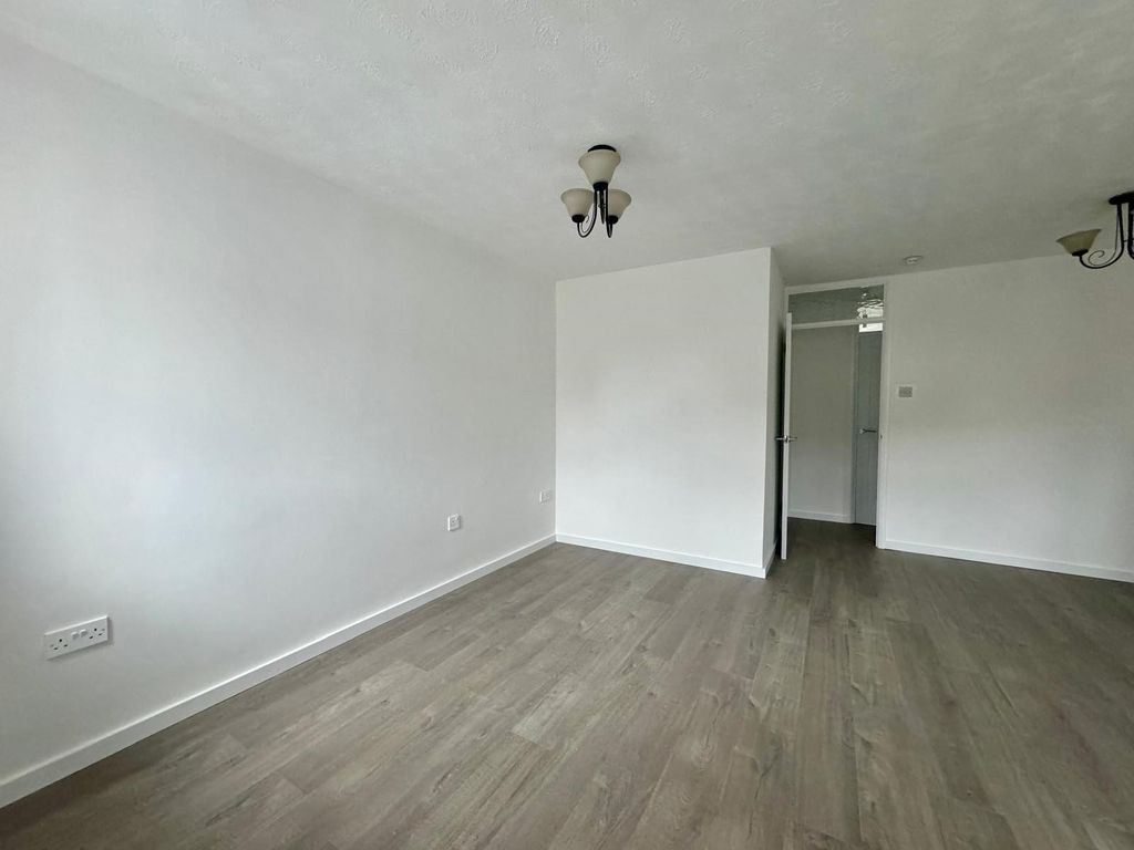 Property photo 2 of 14 Lounge