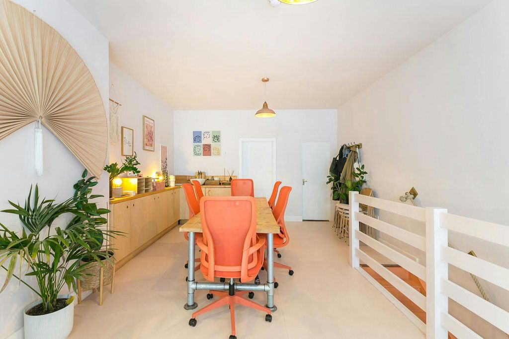 Property photo 3 of 17 69Rivingtonstreetshoreditcholdstreetec2A3Ayshopretailshowroomgalleryforrentinternal16Dominionlondon.Jpg