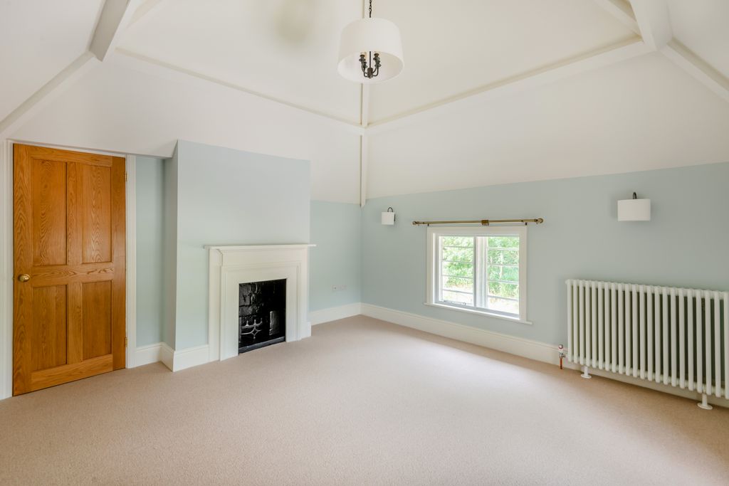 Property photo 3 of 11 8560463Interior04