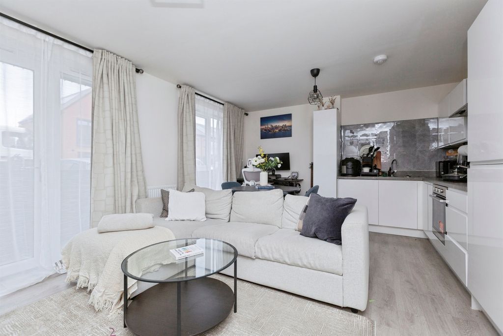 Property photo 2 of 17