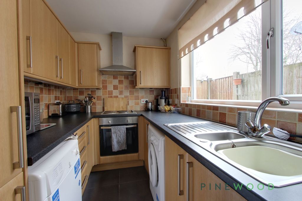 Property photo 2 of 8 Kitchen