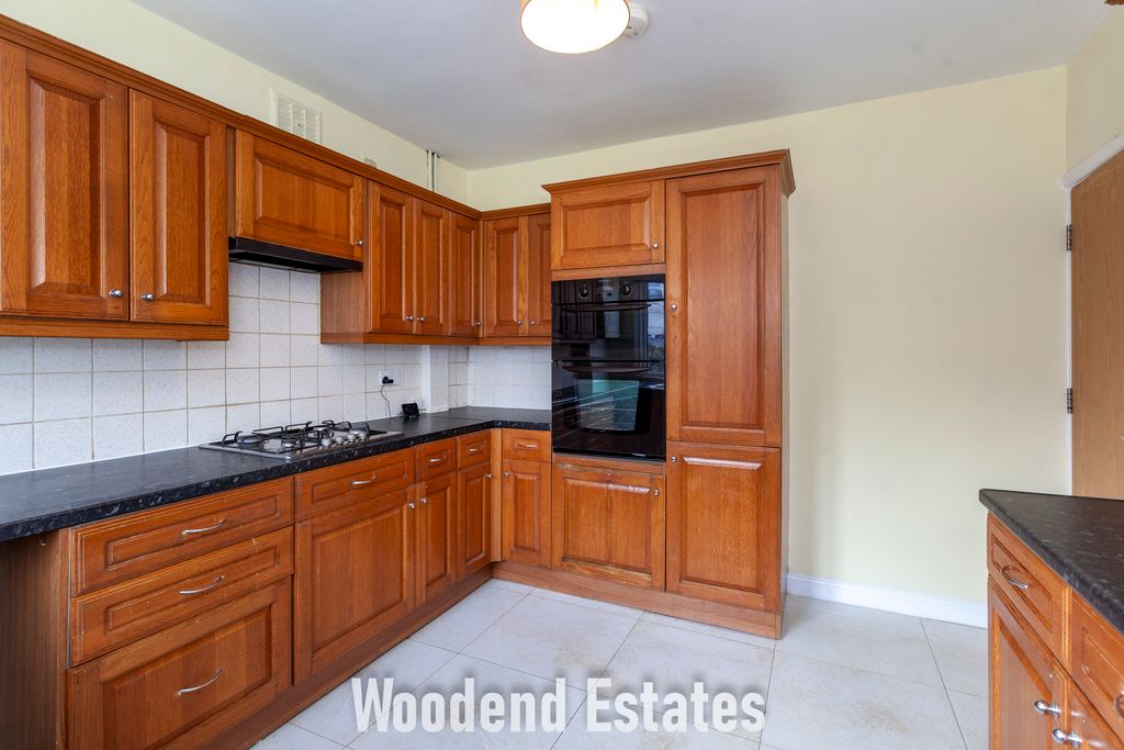 Property photo 2 of 27