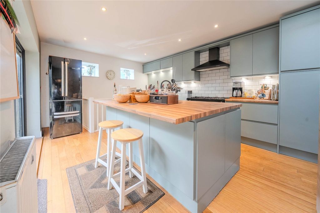 Property photo 3 of 21 Picture No. 13