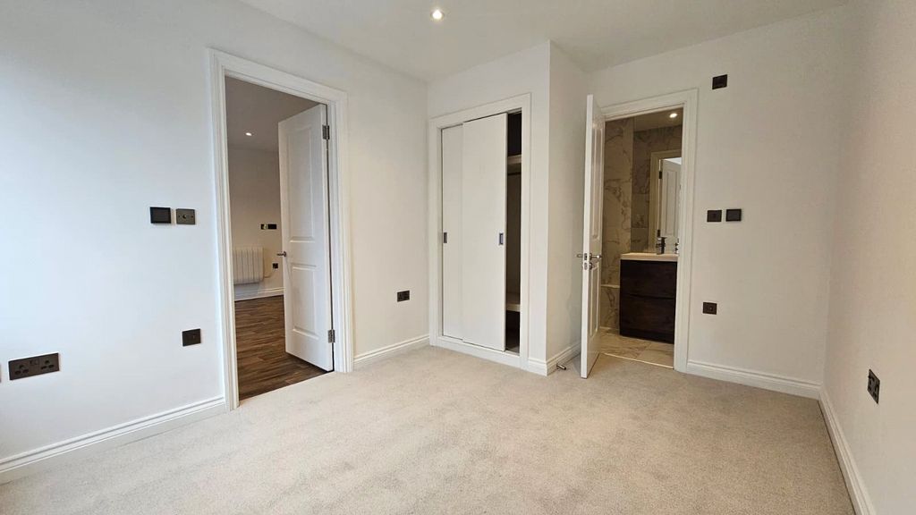 Property photo 3 of 9 Picture No. 06