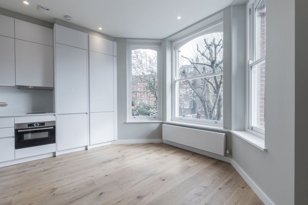 Property photo 3 of 10 Lounge