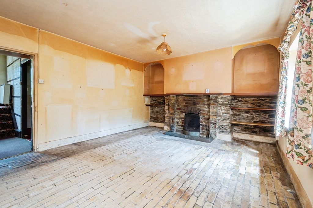 Property photo 3 of 20 Living Room