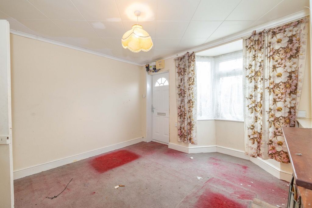 Property photo 3 of 12 Picture 3