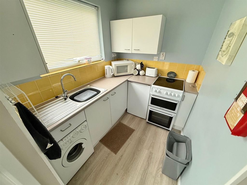 Property photo 2 of 9 Kitchen