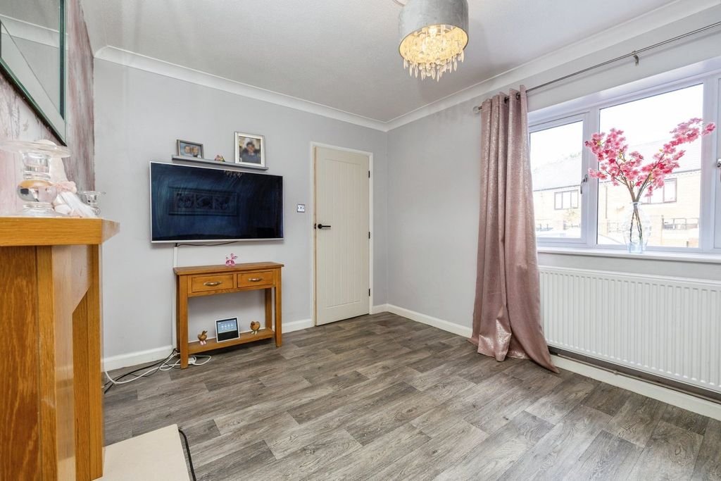 Property photo 3 of 18