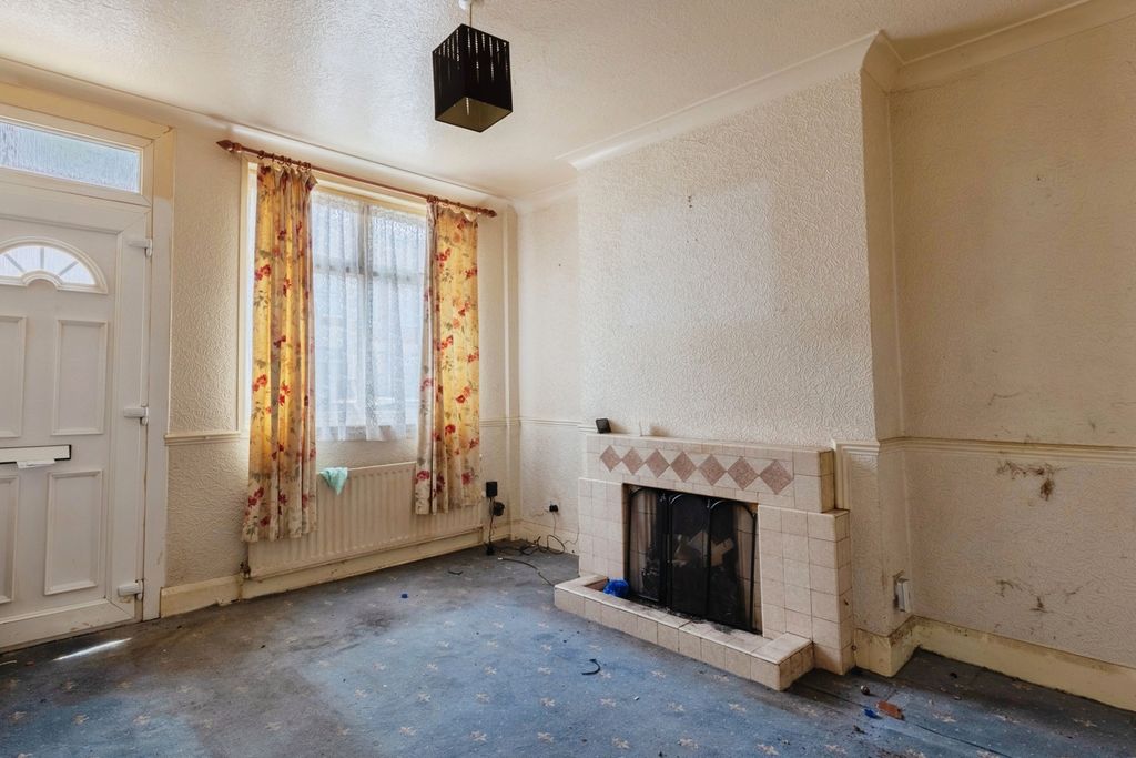 Property photo 3 of 18 Pbox-Img.Jpg