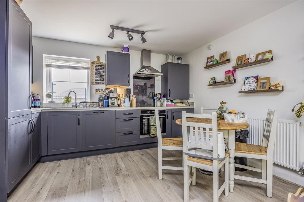 Property photo 3 of 11 Blandings Way, Emsworth-Porticomarketing-Nexa-12.J