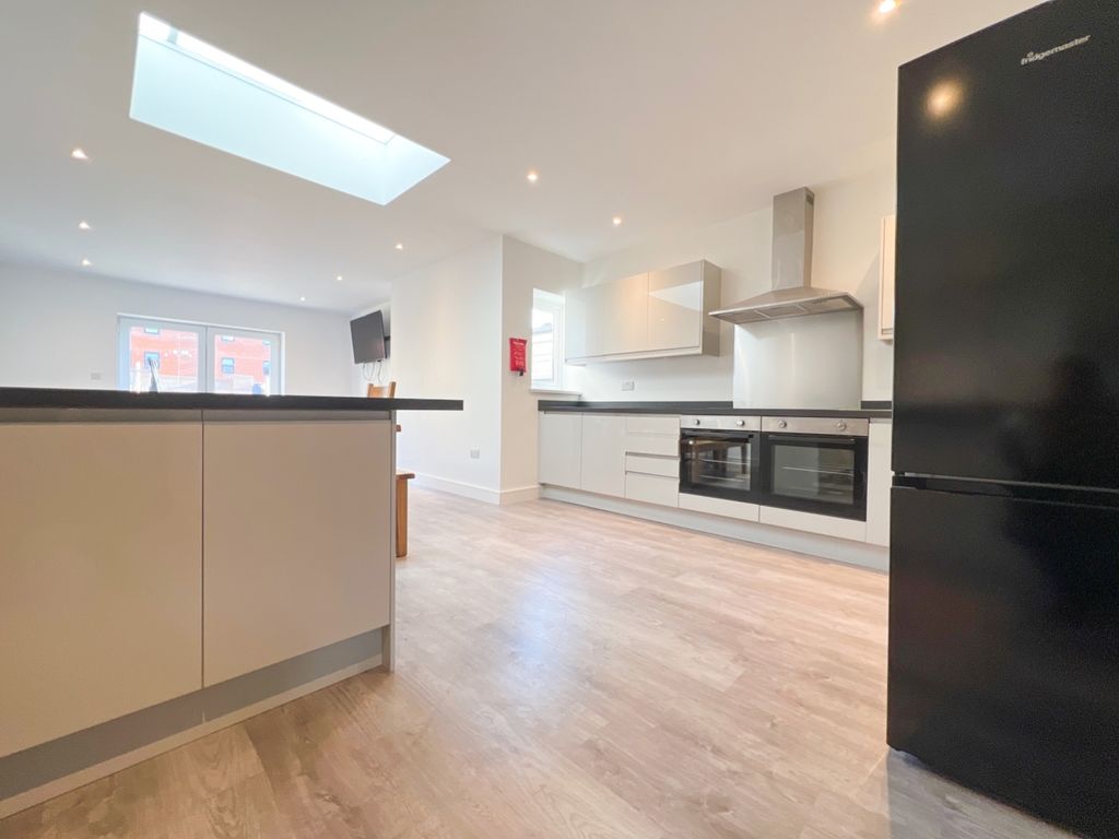 Property photo 3 of 10 Lrg_Another Student Property From Award Winning Cp