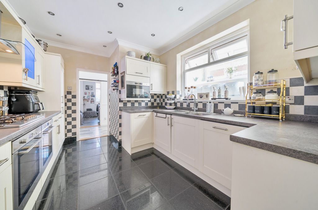 Property photo 3 of 17 1359205-14-68d54c...