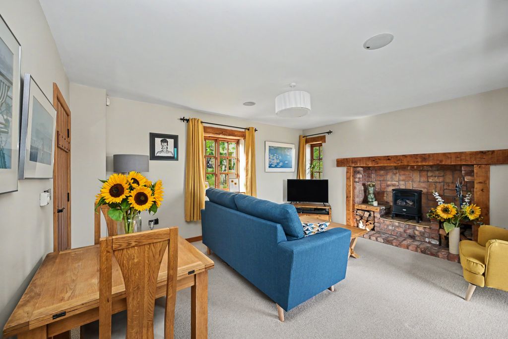 Property photo 3 of 23