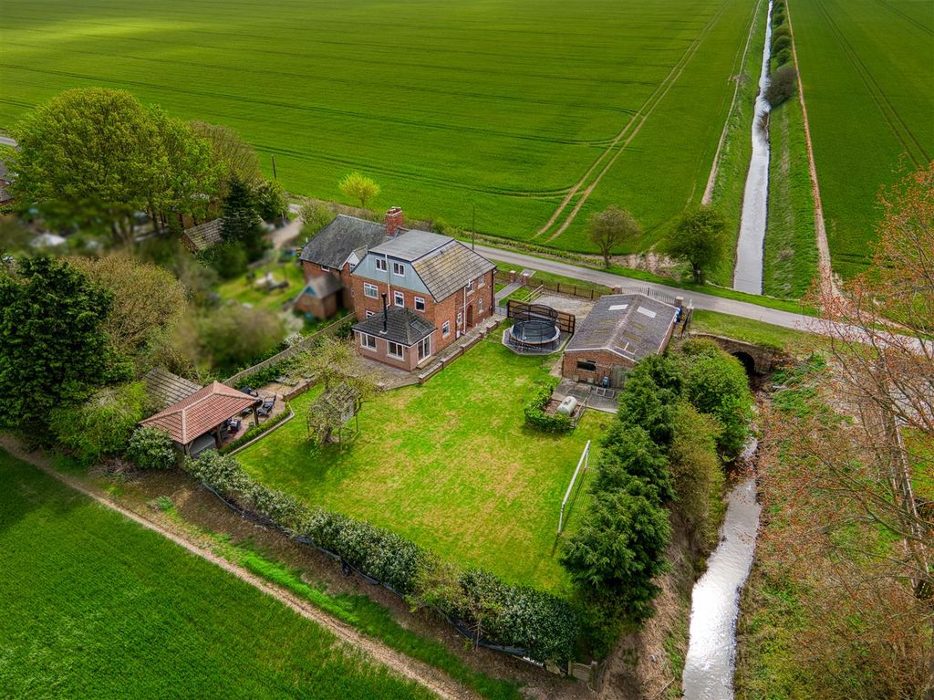 Property photo 2 of 35