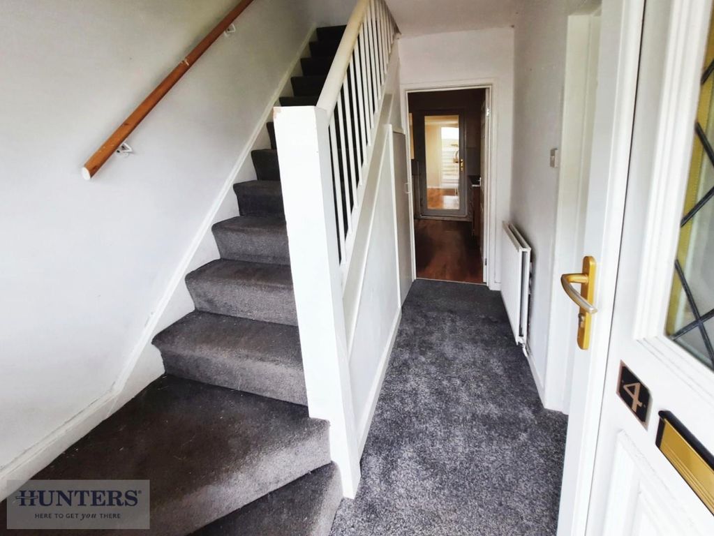 Property photo 3 of 11 Entrance Hallway