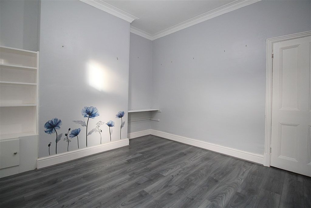 Property photo 3 of 18 Lounge