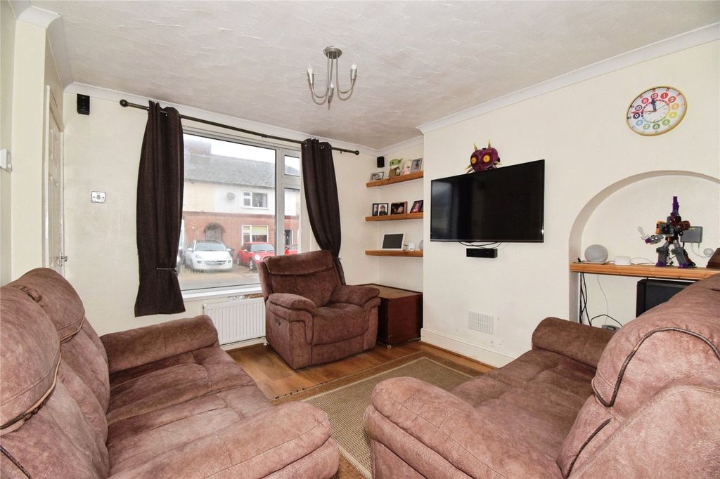 Property photo 2 of 17 Lounge