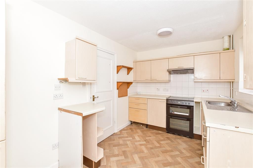 Property photo 3 of 9 Kitchen