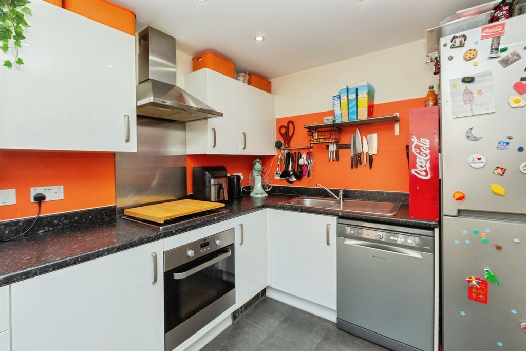 Property photo 3 of 14