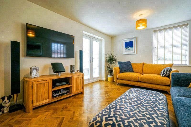 Property photo 2 of 27 Lounge