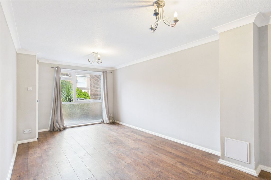 Property photo 3 of 8 Picture No. 15