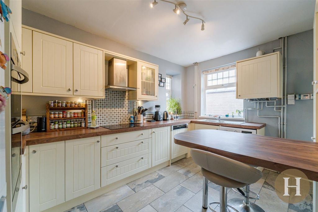 Property photo 3 of 33