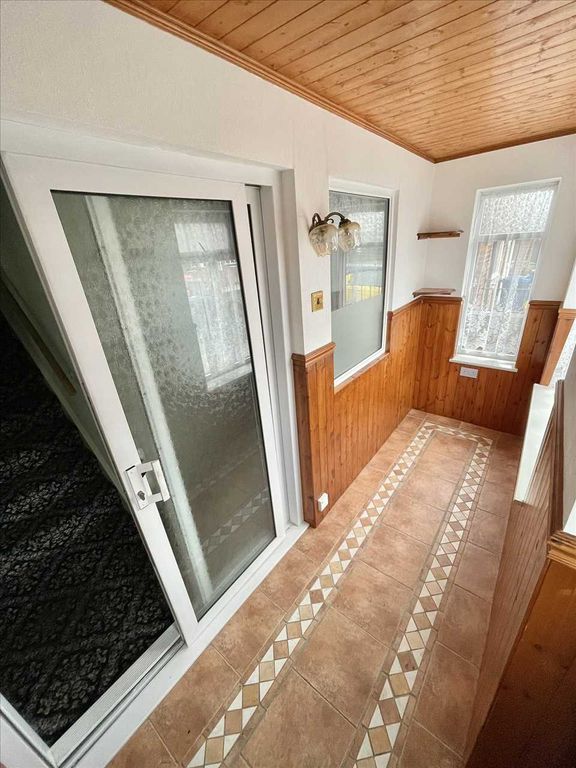 Property photo 2 of 12 Entrance Porch/Lobby