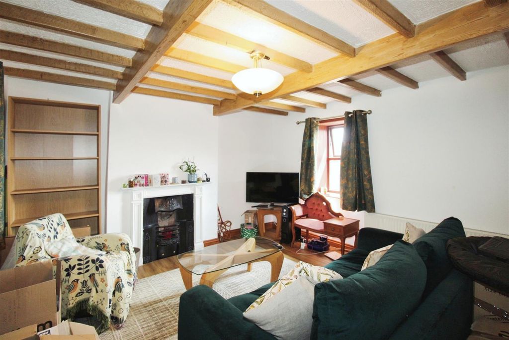 Property photo 3 of 11 Living Room