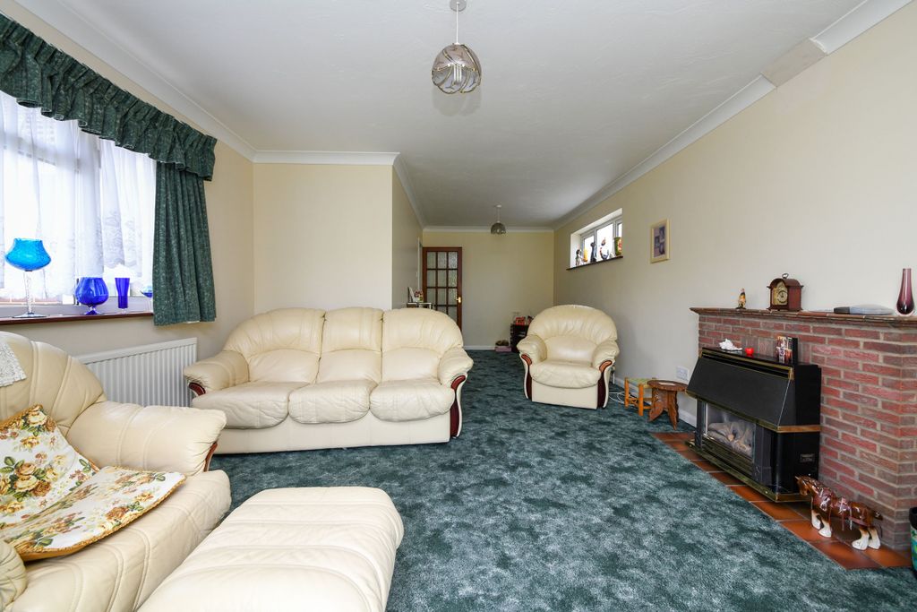 Property photo 1 of 15 Lounge