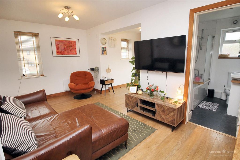 Property photo 3 of 18 Living Room