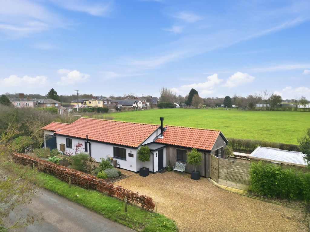 Property photo 2 of 27