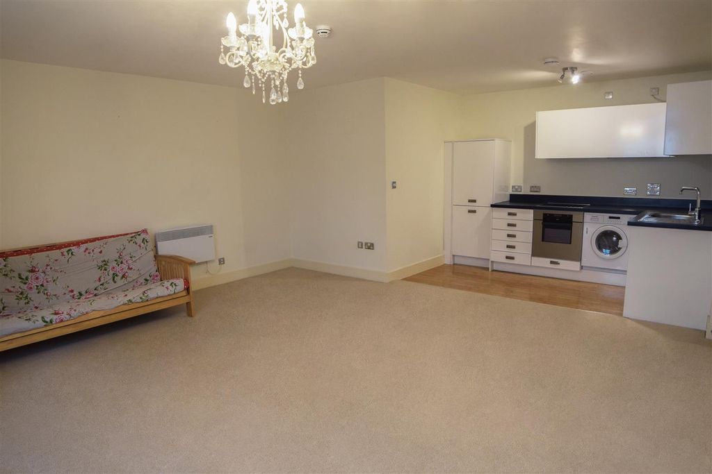 Property photo 2 of 11 Livingroom 2.Jpg