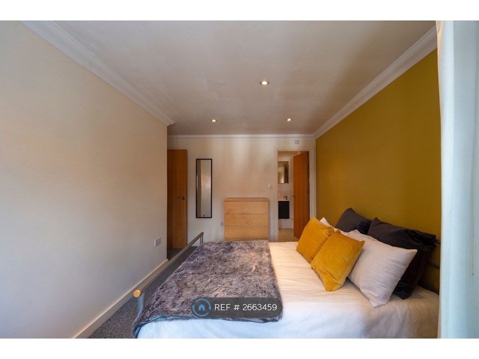 Property photo 1 of 11 Bedroom 2 With Ensuite