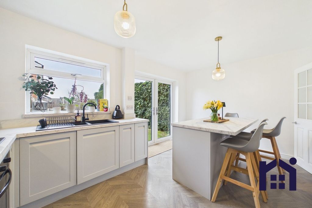 Property photo 2 of 20 Breakfast Kitchen