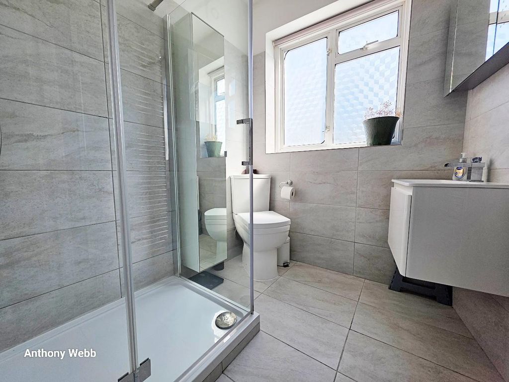 Property photo 3 of 7 Shower Room