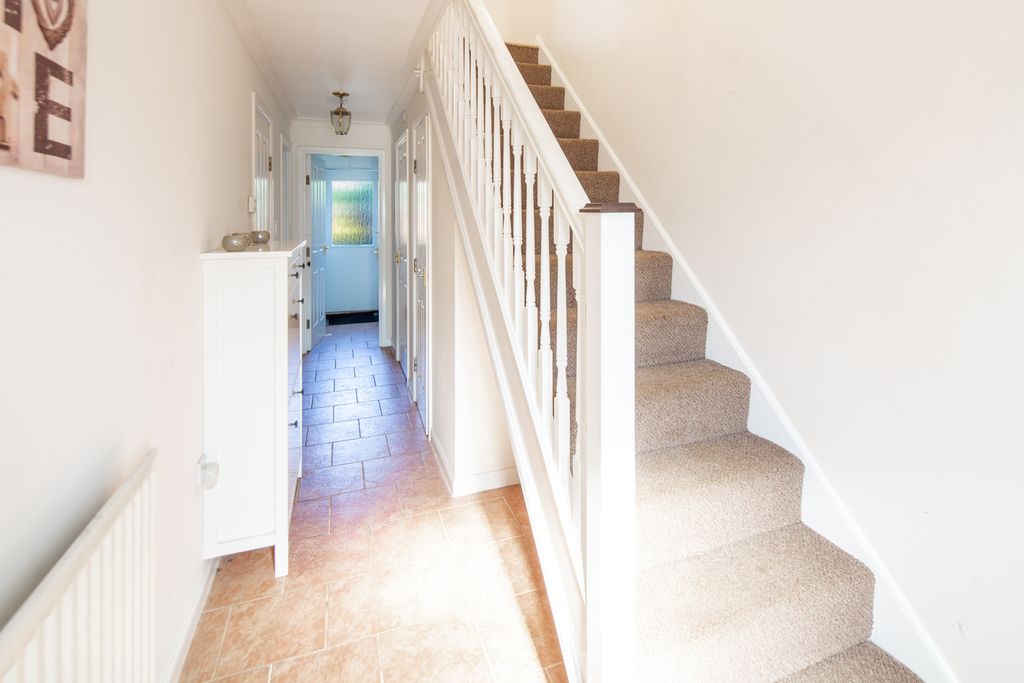 Property photo 2 of 22 Entrance Hall