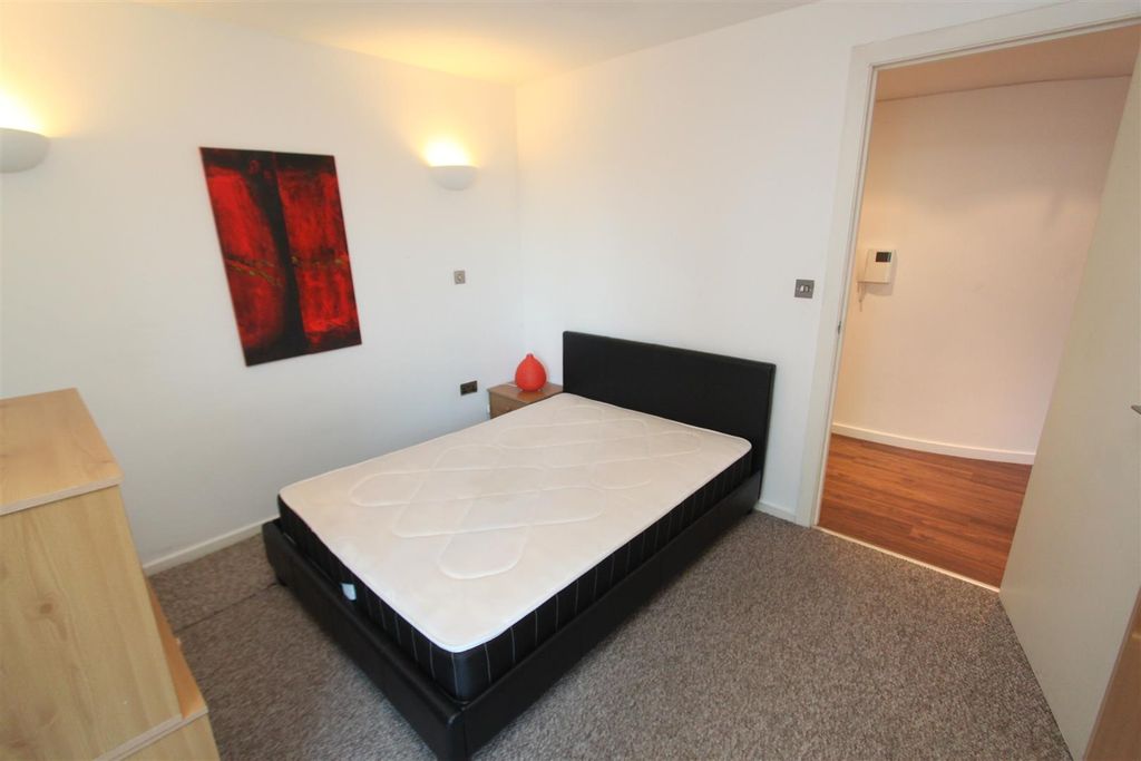 Property photo 3 of 8 Bedroom2.Jpg