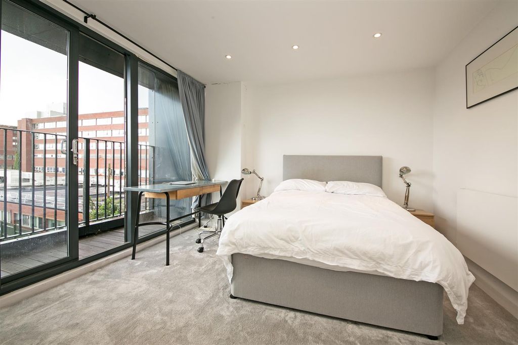 Property photo 3 of 8 37 Coverton Road Sw17 Bedroom 1.Jpg