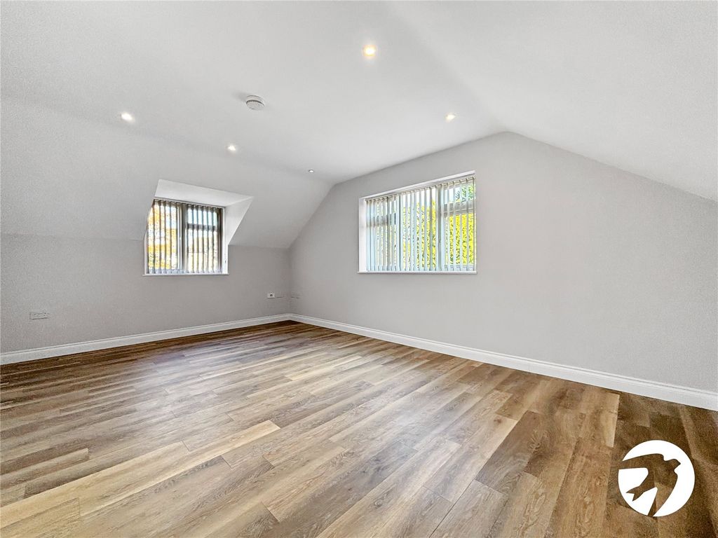 Property photo 2 of 8 Lounge