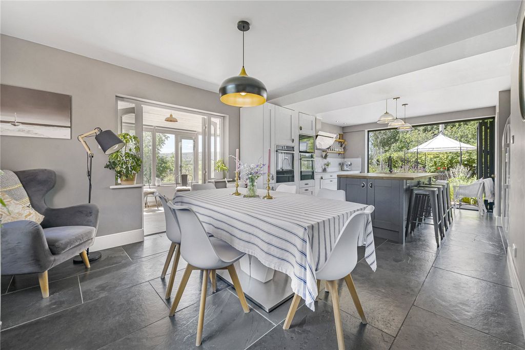 Property photo 2 of 35 Picture No. 18