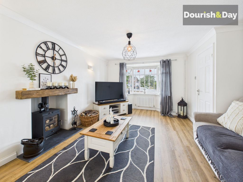 Property photo 3 of 19 Lounge Area