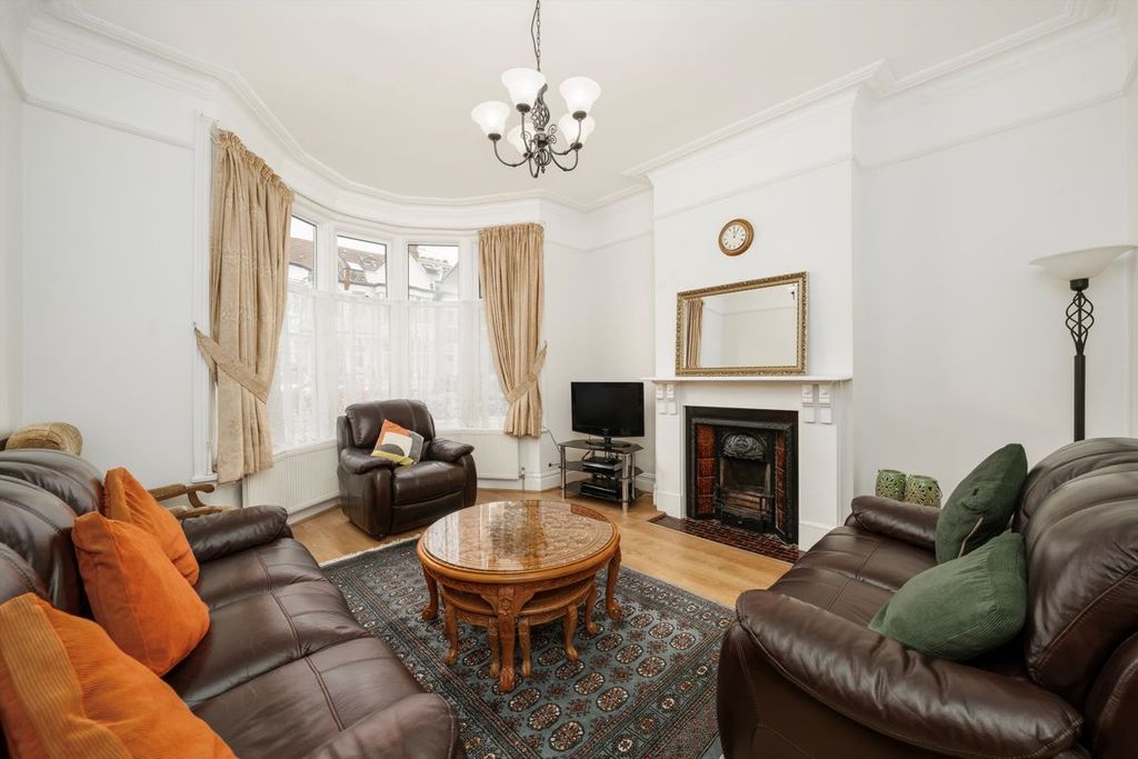 Property photo 2 of 8