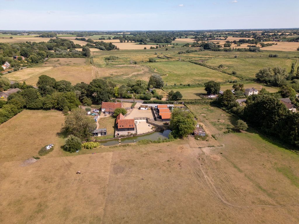 Property photo 3 of 24