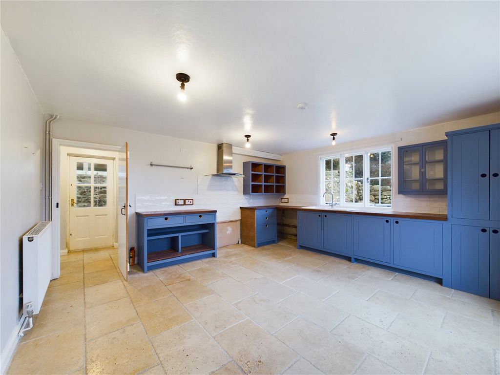 Property photo 3 of 17 Kitchen